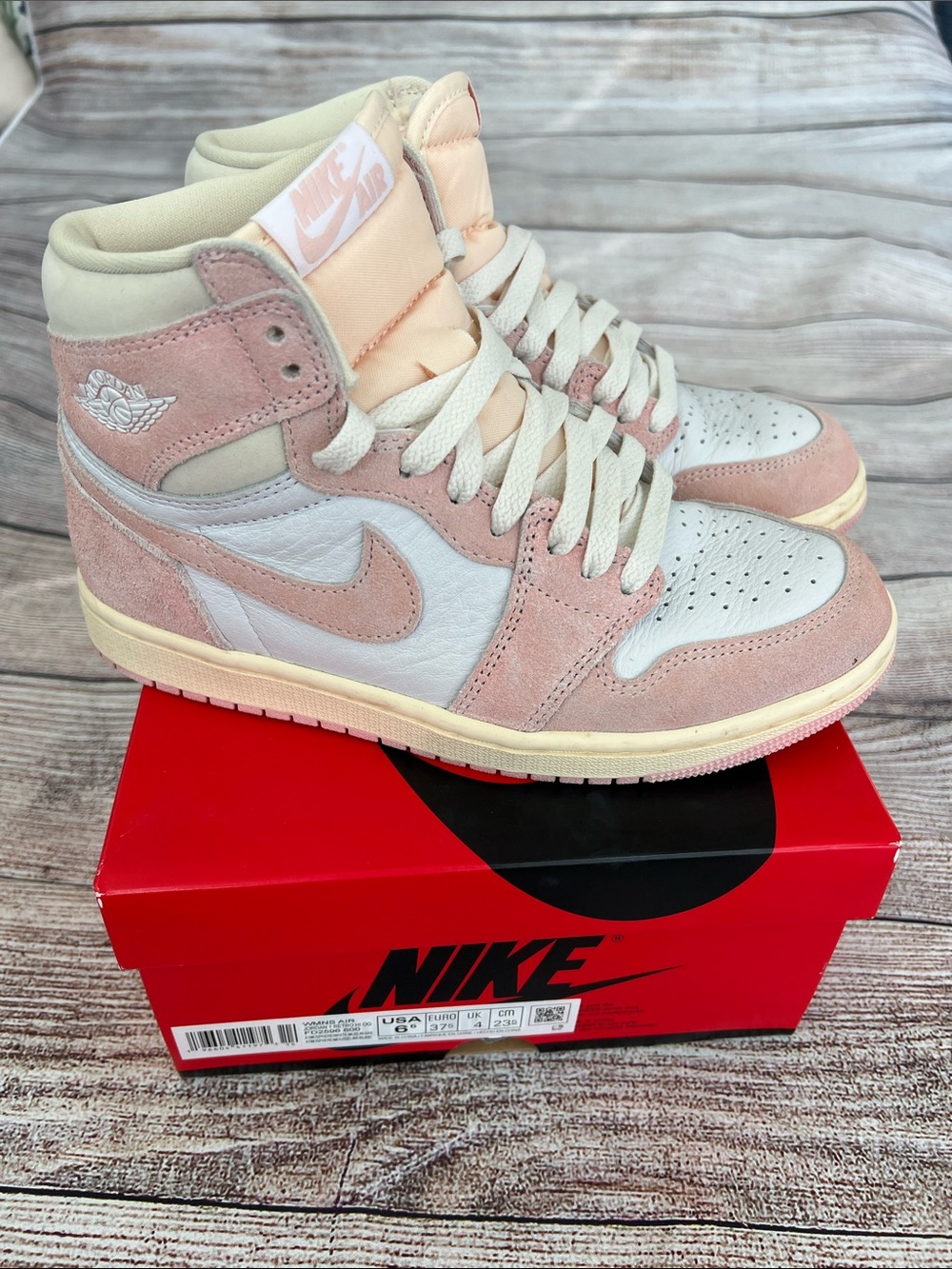 Nike Air Jordan 1 Retro High OG Women's Sneakers